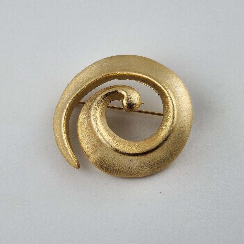 Vintage Matte Gold Tone Swirl Brooch‎